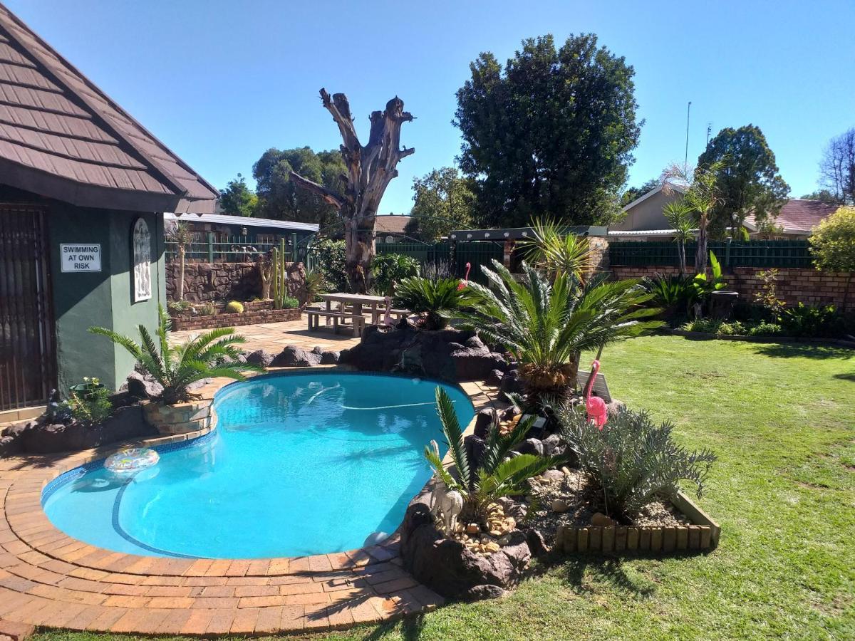 African Elephant'S Den Klerksdorp Exterior foto